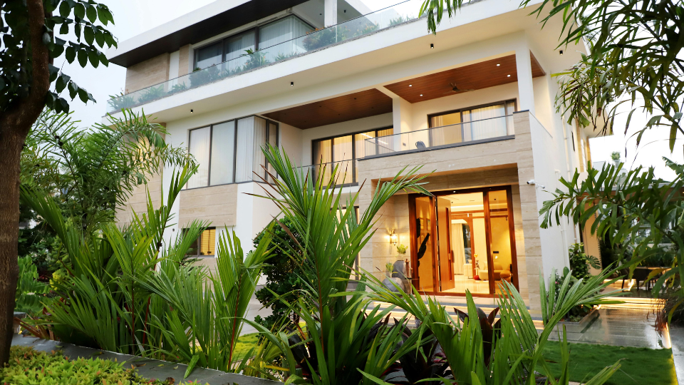 Huge Sunny Villa – East Side